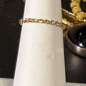 Elegant Gold Twisted Ring